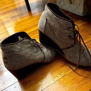 Toms Wedge